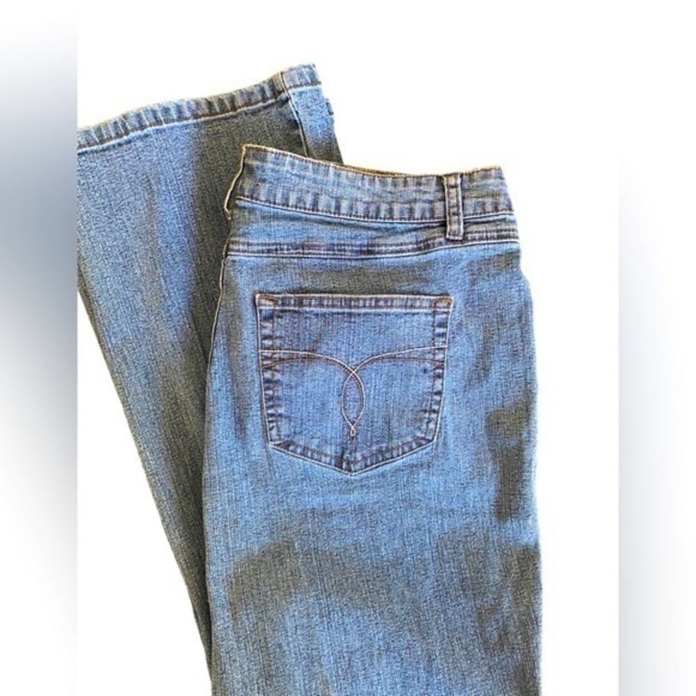 Westport women’s short midrise bootcut light wash blue jeans size 12